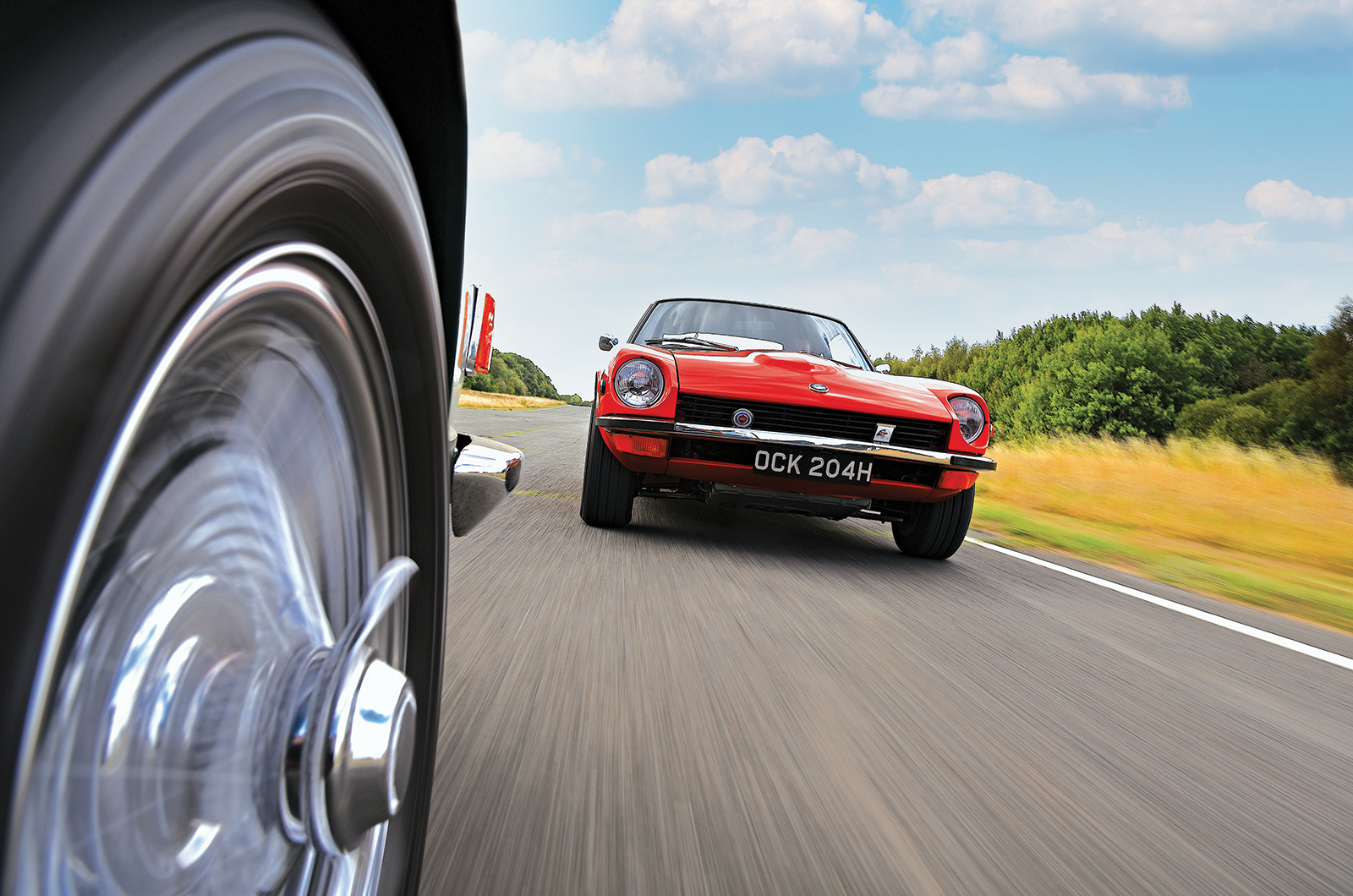 Classic & Sports Car – Datsun 240Z vs Triumph TR6: oceans apart