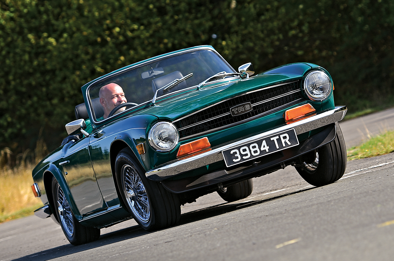 Classic & Sports Car – Datsun 240Z vs Triumph TR6: oceans apart