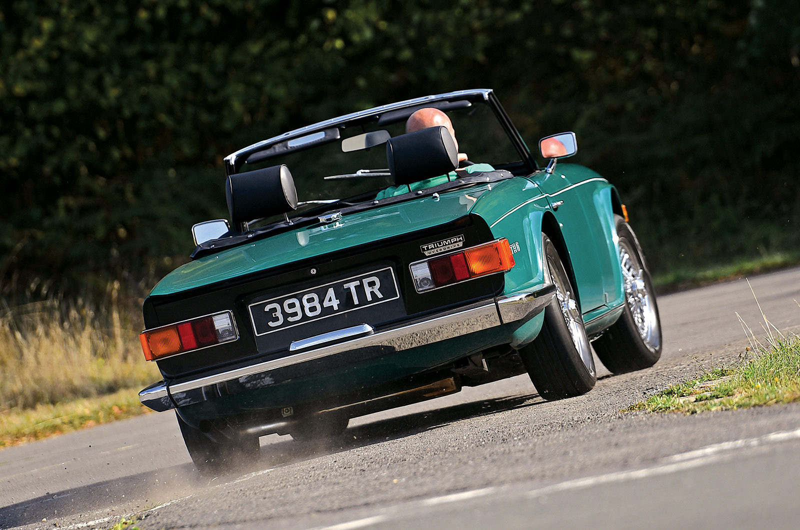 Classic & Sports Car – Datsun 240Z vs Triumph TR6: oceans apart