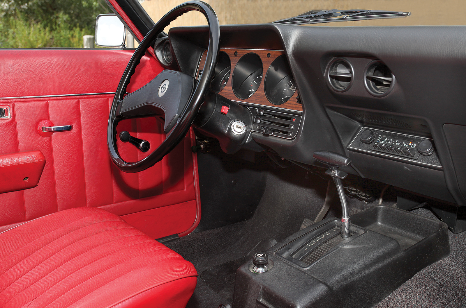 Classic & Sports Car – Opel Manta A: Blue Oval beater