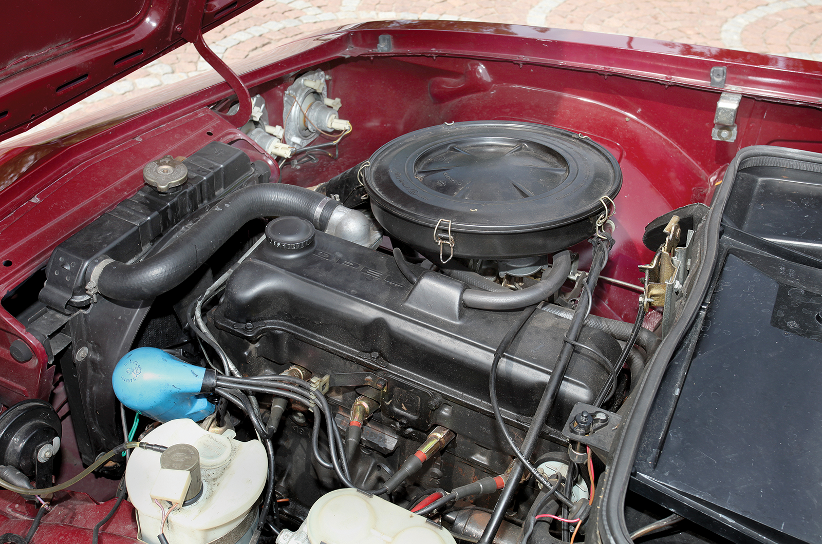 Classic & Sports Car – Opel Manta A: Blue Oval beater