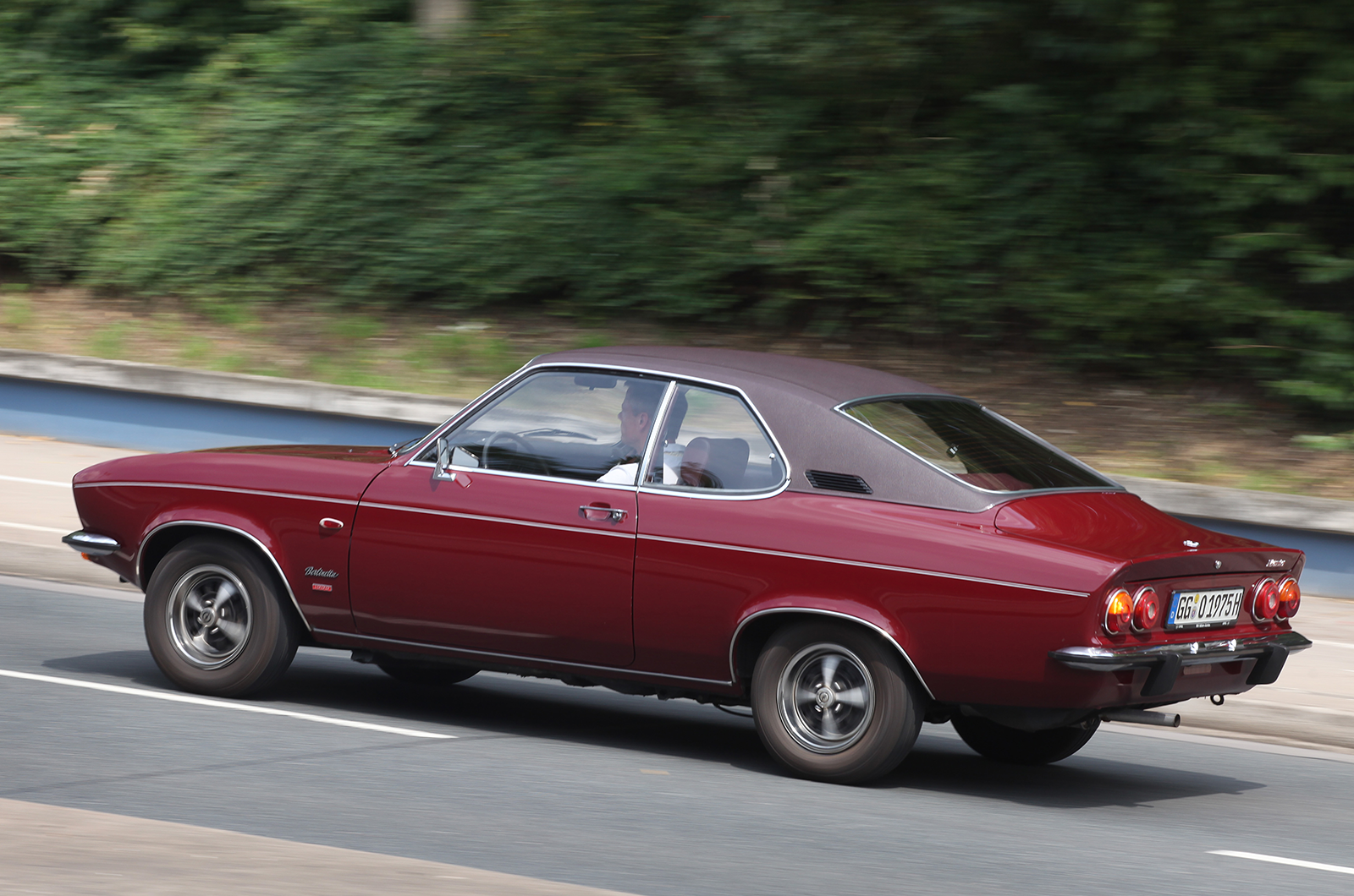 Classic & Sports Car – Opel Manta A: Blue Oval beater