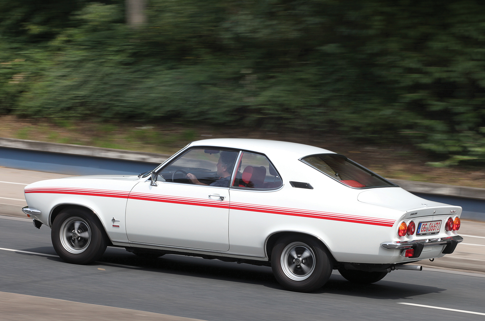 Classic & Sports Car – Opel Manta A: Blue Oval beater
