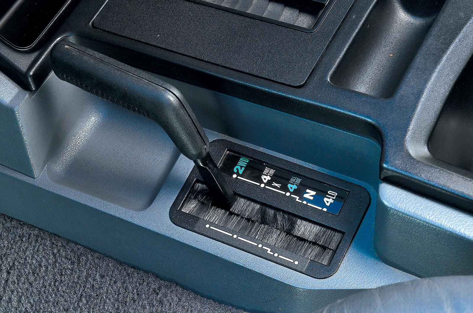 Classic & Sports Car – Jeep Cherokee 4.0 Limited vs Range Rover 3.9 SE: Uncle Sam fights back