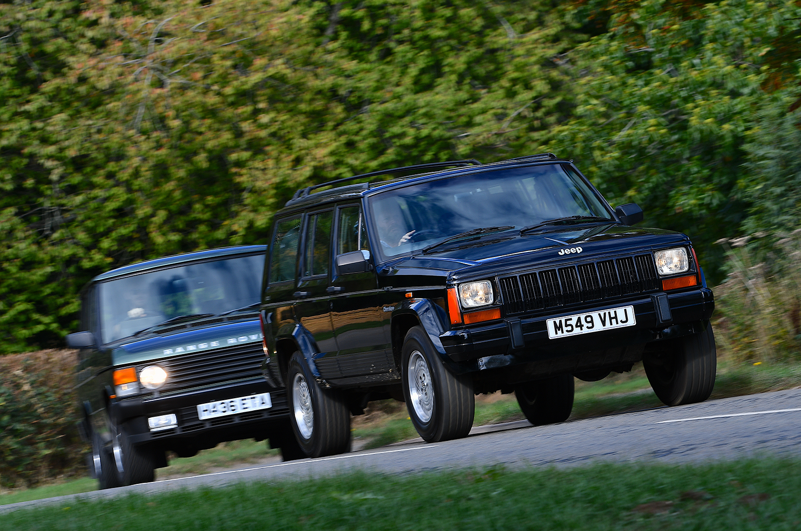 Classic & Sports Car – Jeep Cherokee 4.0 Limited vs Range Rover 3.9 SE: Uncle Sam fights back