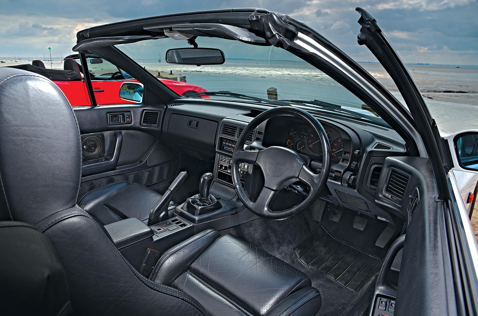 Classic & Sports Car – Mazda FC RX-7 Cabriolet vs Porsche 944 S2 Cabriolet: blue sky thinking