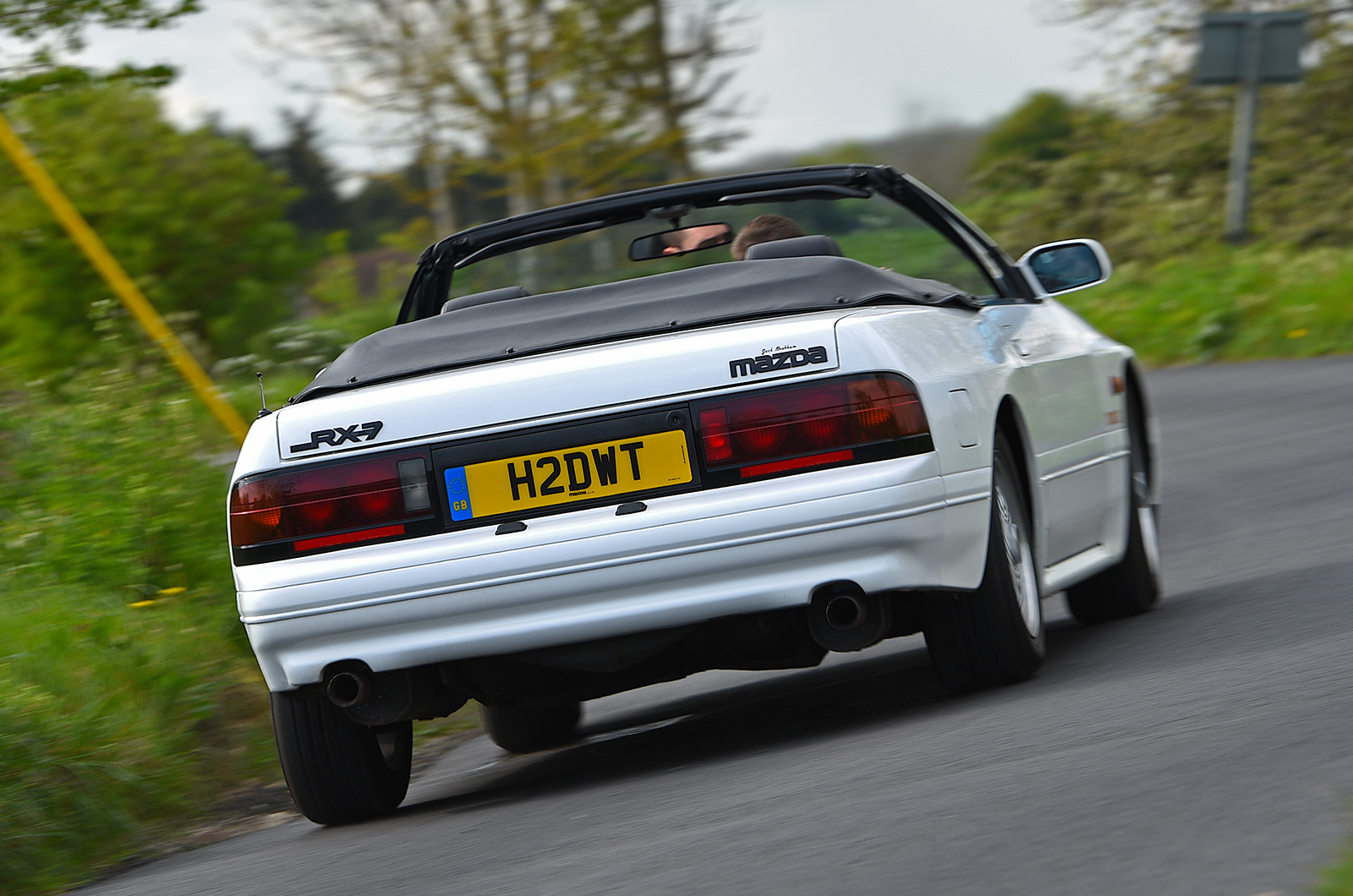 Classic & Sports Car – Mazda FC RX-7 Cabriolet vs Porsche 944 S2 Cabriolet: blue sky thinking