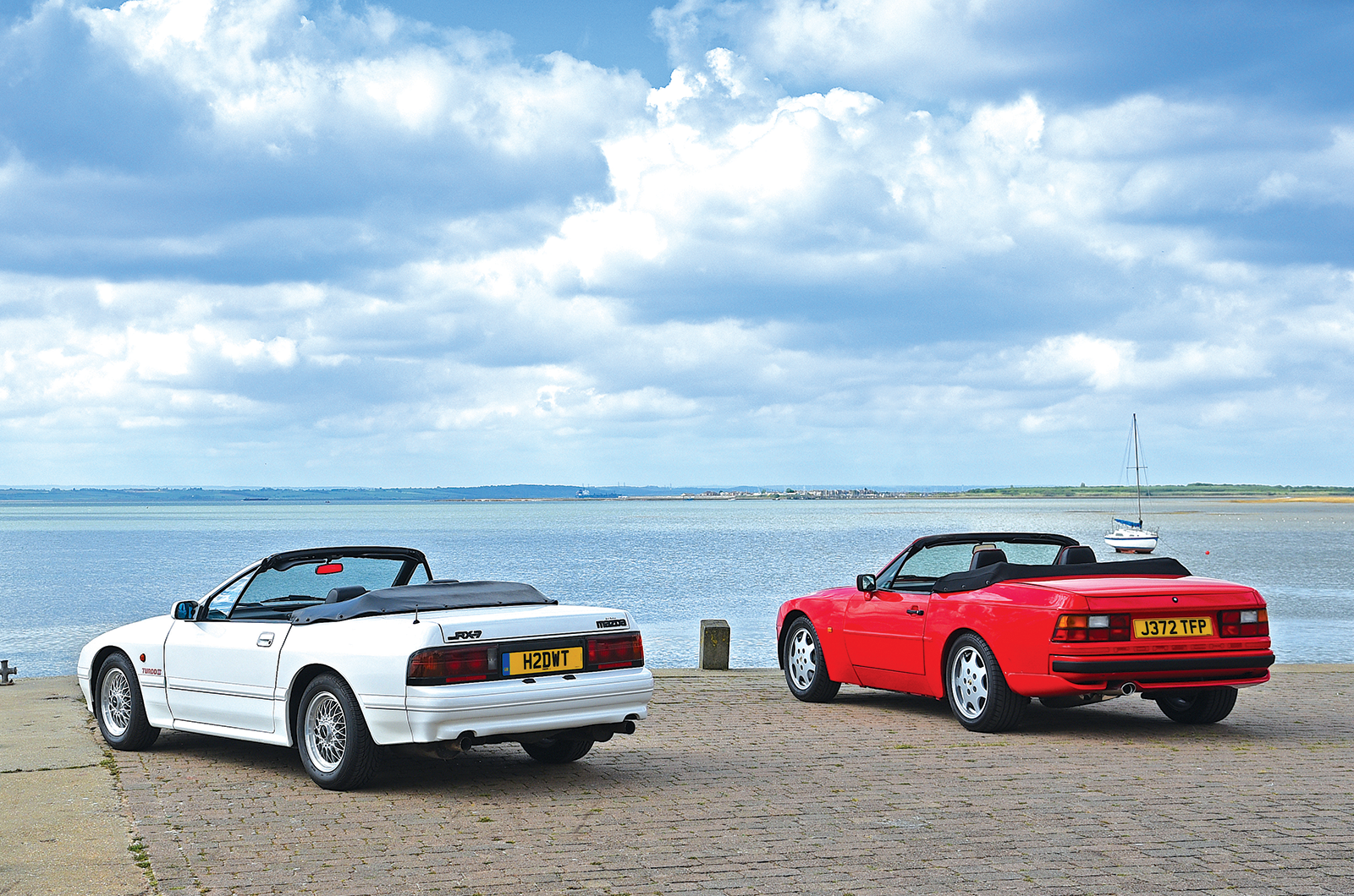 Classic & Sports Car – Mazda FC RX-7 Cabriolet vs Porsche 944 S2 Cabriolet: blue sky thinking