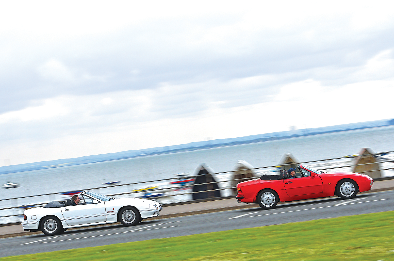 Classic & Sports Car – Mazda FC RX-7 Cabriolet vs Porsche 944 S2 Cabriolet: blue sky thinking
