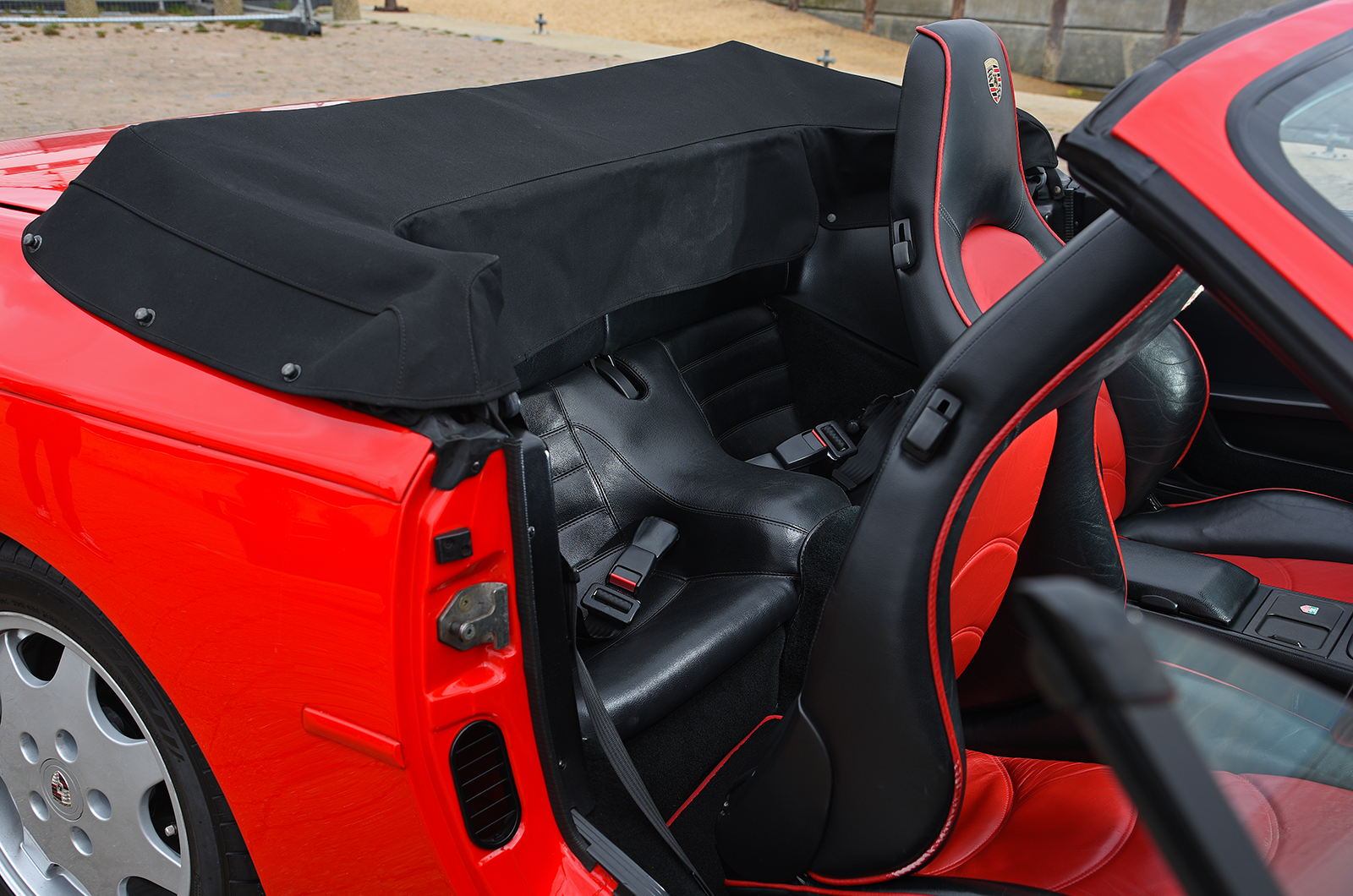 Classic & Sports Car – Mazda FC RX-7 Cabriolet vs Porsche 944 S2 Cabriolet: blue sky thinking