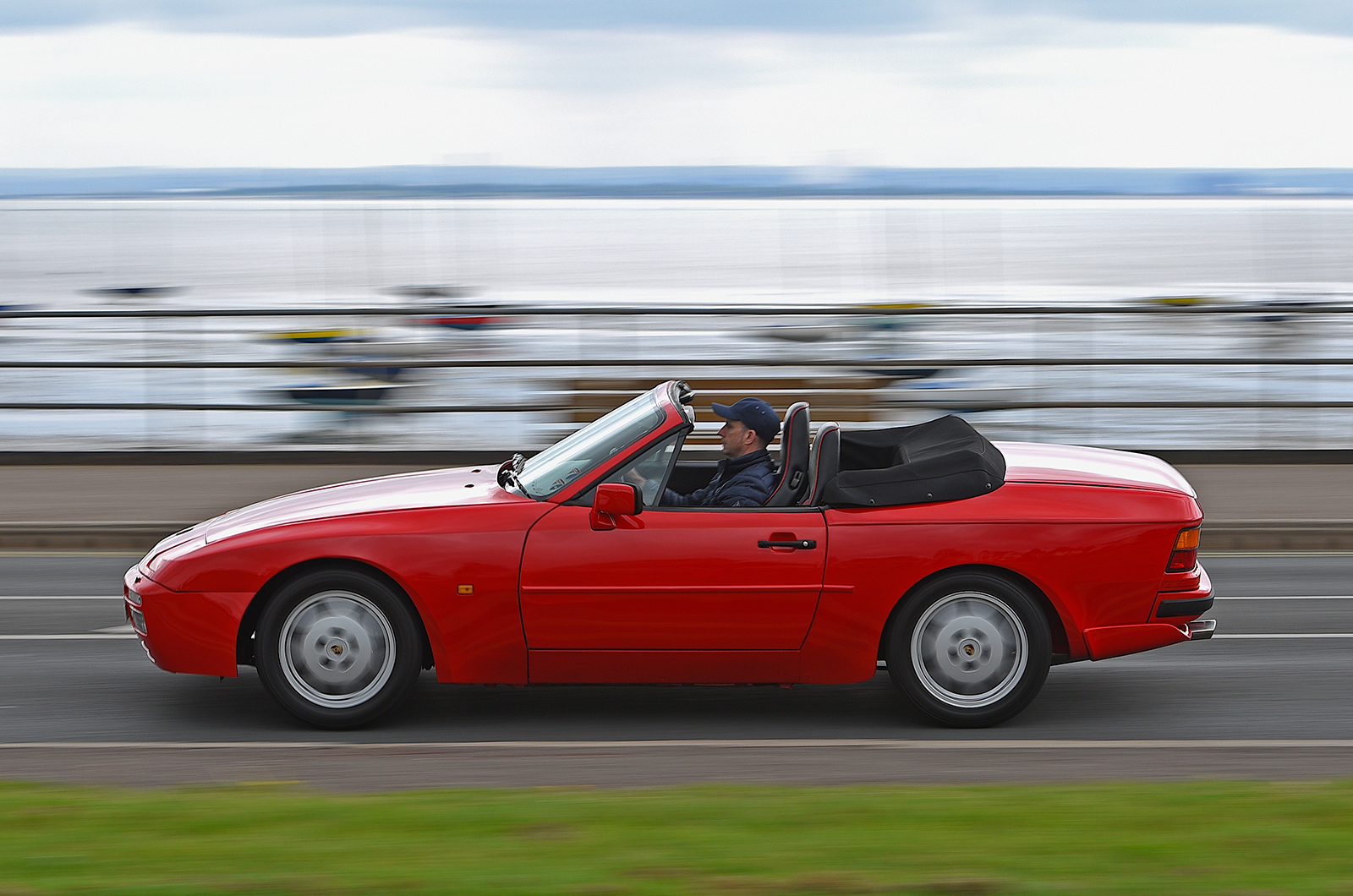 Classic & Sports Car – Mazda FC RX-7 Cabriolet vs Porsche 944 S2 Cabriolet: blue sky thinking