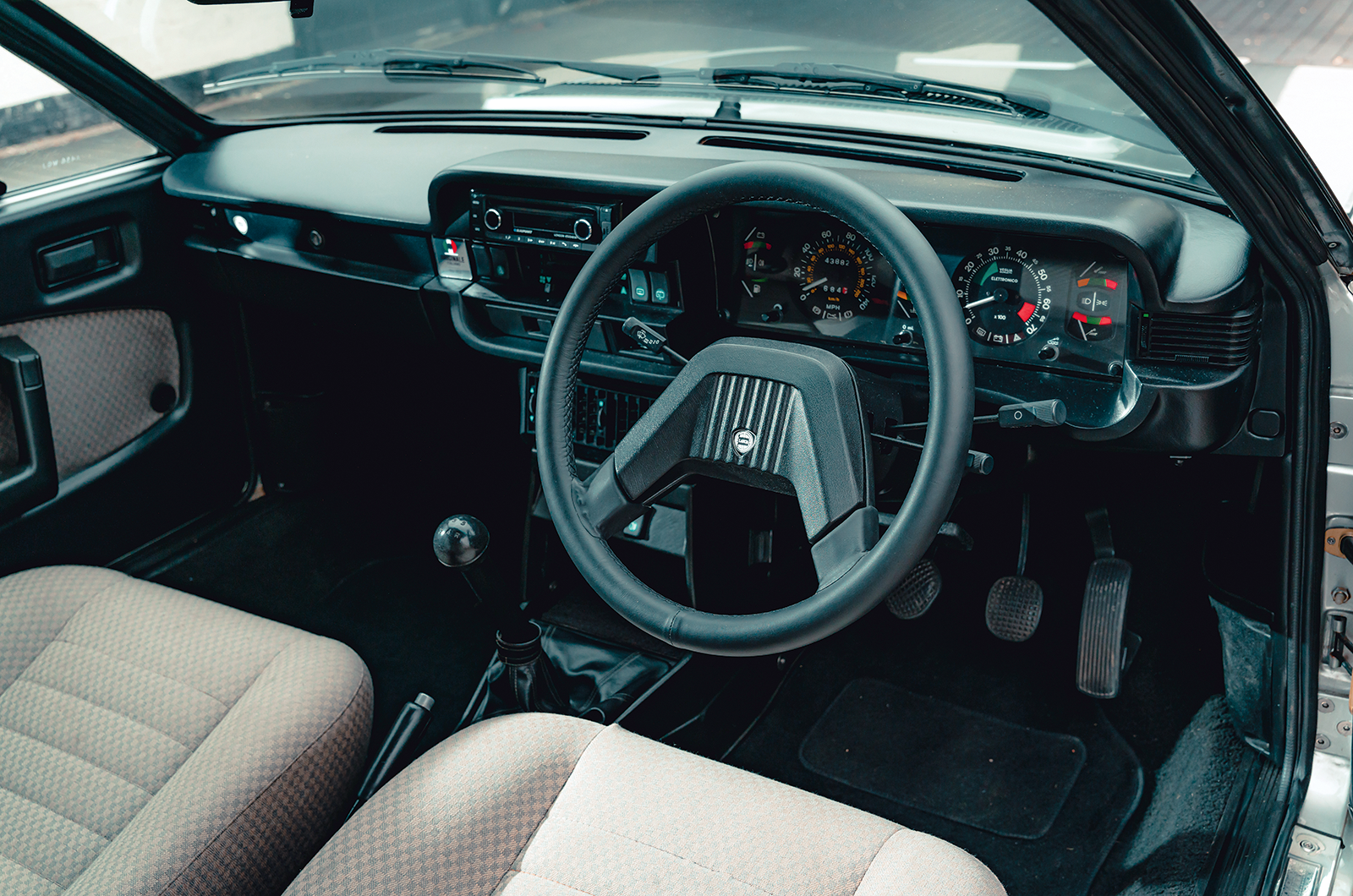 Classic & Sports Car – Ford Capri 2.8 Injection vs Renault Fuego Turbo vs Lancia HPE Volumex: a question of aspiration