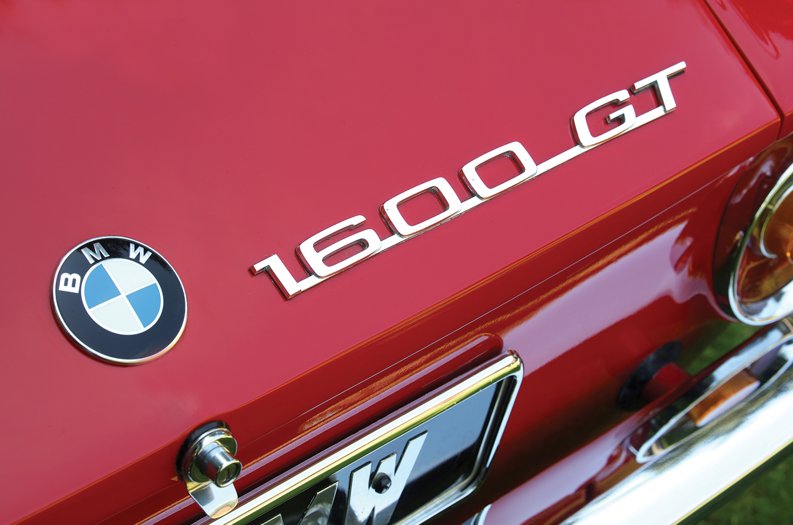 Classic & Sports Car – Glas 2600 V8 vs BMW-Glas 1600 GT: Frua’s German oddities