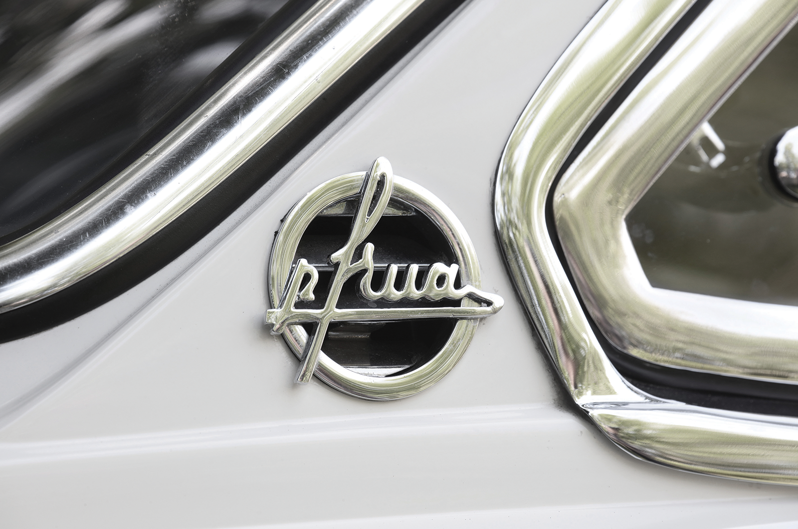 Classic & Sports Car – Glas 2600 V8 vs BMW-Glas 1600 GT: Frua’s German oddities