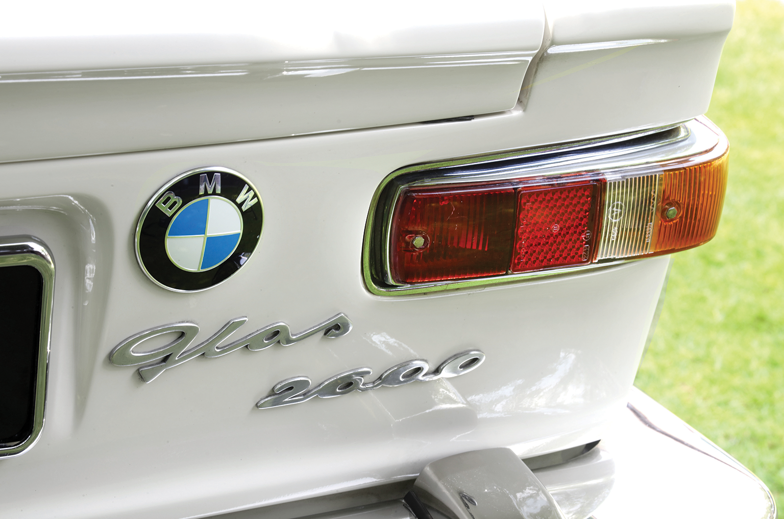 Classic & Sports Car – Glas 2600 V8 vs BMW-Glas 1600 GT: Frua’s German oddities