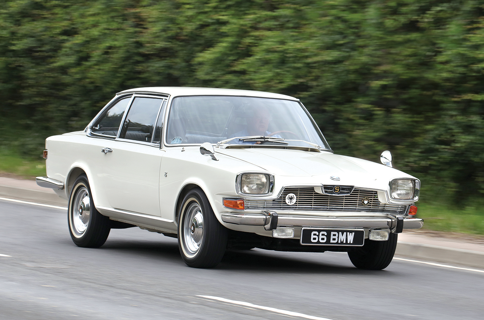 Classic & Sports Car – Glas 2600 V8 vs BMW-Glas 1600 GT: Frua’s German oddities