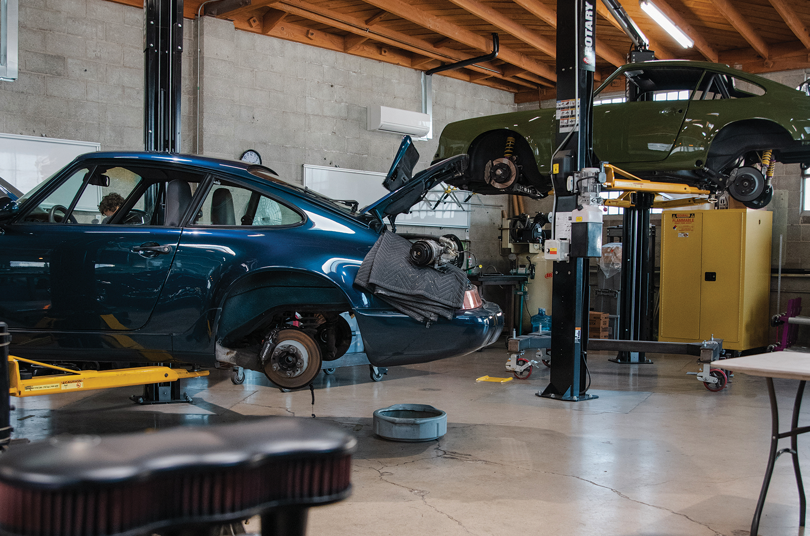 Classic & Sports Car – The specialist: Workshop 5001