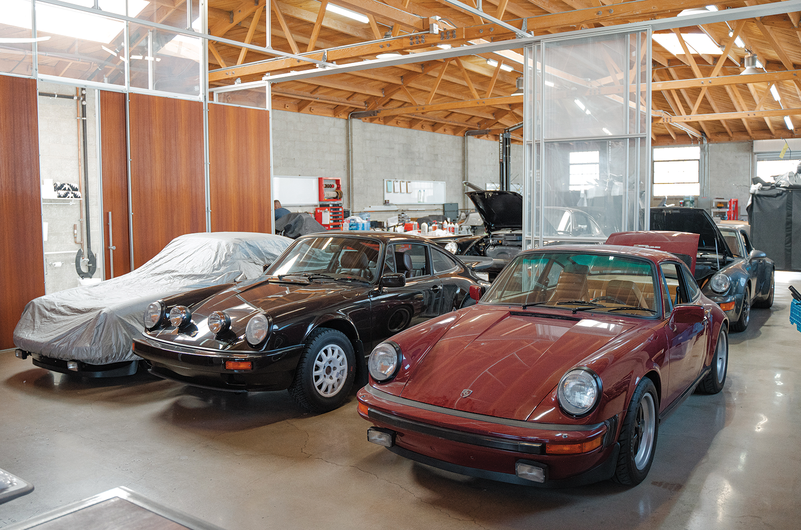 Classic & Sports Car – The specialist: Workshop 5001