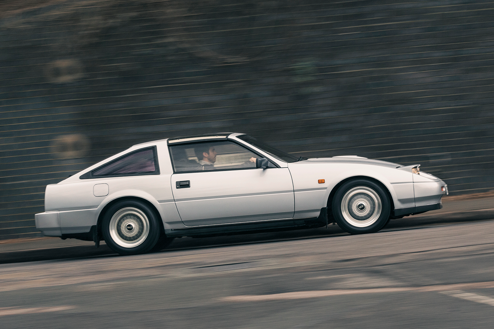 Classic & Sports Car – Mitsubishi Starion EX vs Nissan Fairlady 200ZR: the forbidden Z