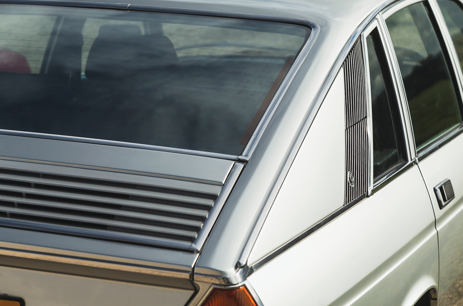 Classic & Sports Car – Citroën CX 2400 GTi vs Lancia Gamma Berlina: living separate lives