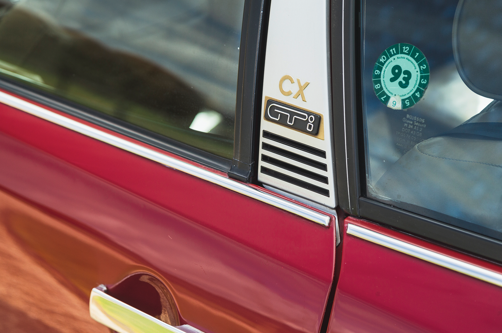 Classic & Sports Car – Citroën CX 2400 GTi vs Lancia Gamma Berlina: living separate lives