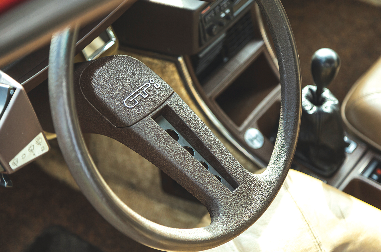 Classic & Sports Car – Citroën CX 2400 GTi vs Lancia Gamma Berlina: living separate lives