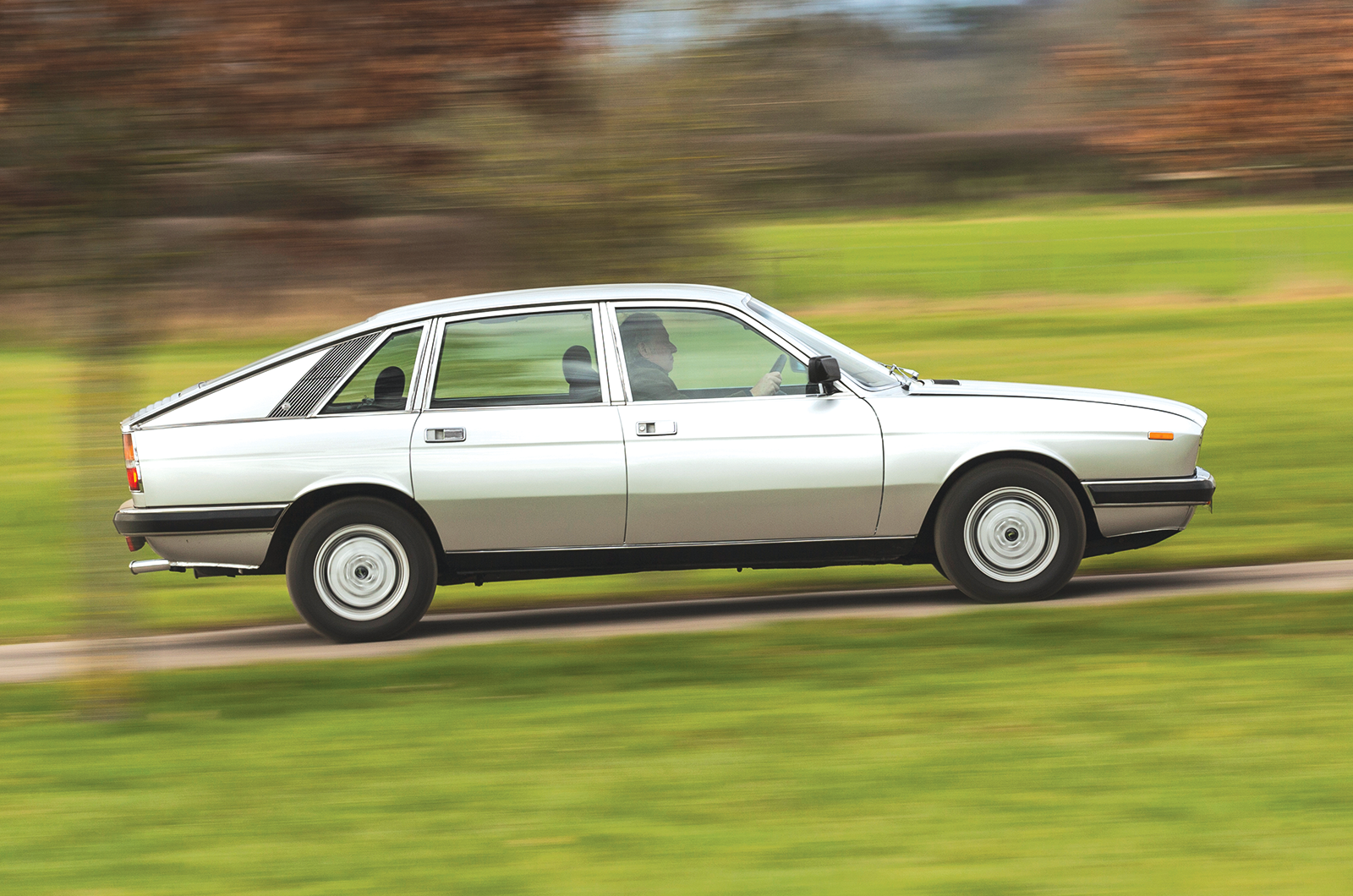Classic & Sports Car – Citroën CX 2400 GTi vs Lancia Gamma Berlina: living separate lives