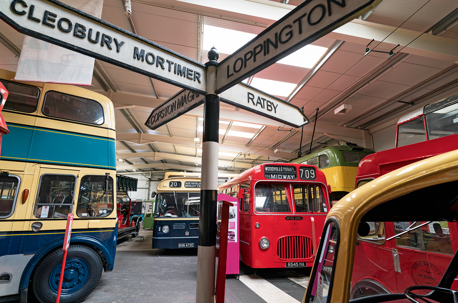 Classic & Sports Car – Classic shrine: Transport Museum Wythall