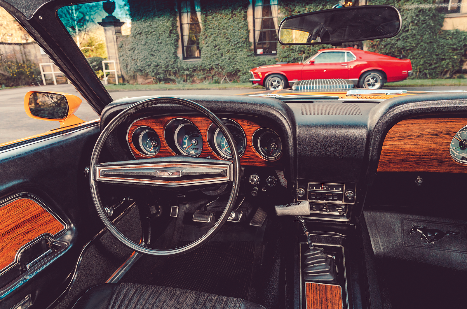 Classic & Sports Car – Ford Mustang Boss 302 vs Mach 1: two trick ponies