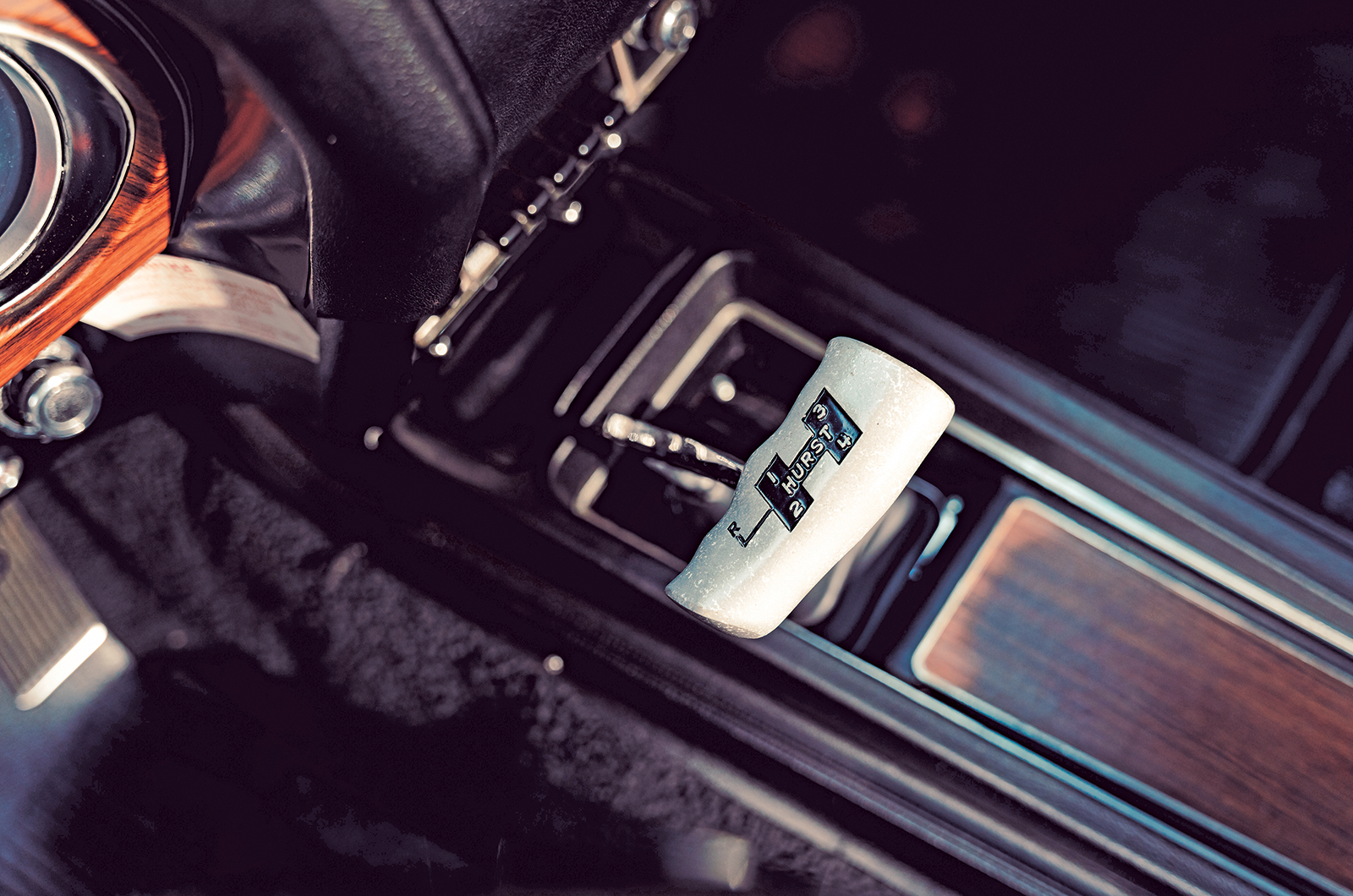 Classic & Sports Car – Ford Mustang Boss 302 vs Mach 1: two trick ponies