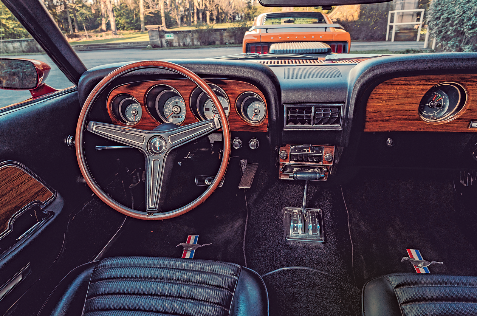 Classic & Sports Car – Ford Mustang Boss 302 vs Mach 1: two trick ponies