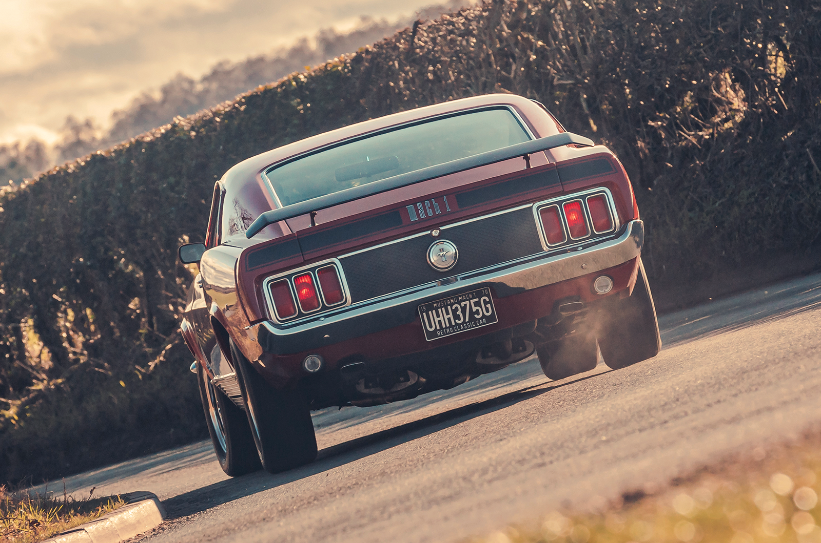 Classic & Sports Car – Ford Mustang Boss 302 vs Mach 1: two trick ponies