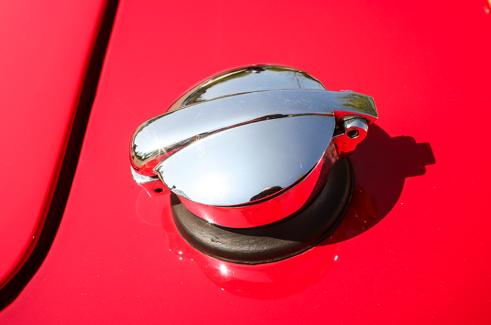 Classic & Sports Car – Triumph TR2 vs Swallow Doretti: genetic engineering