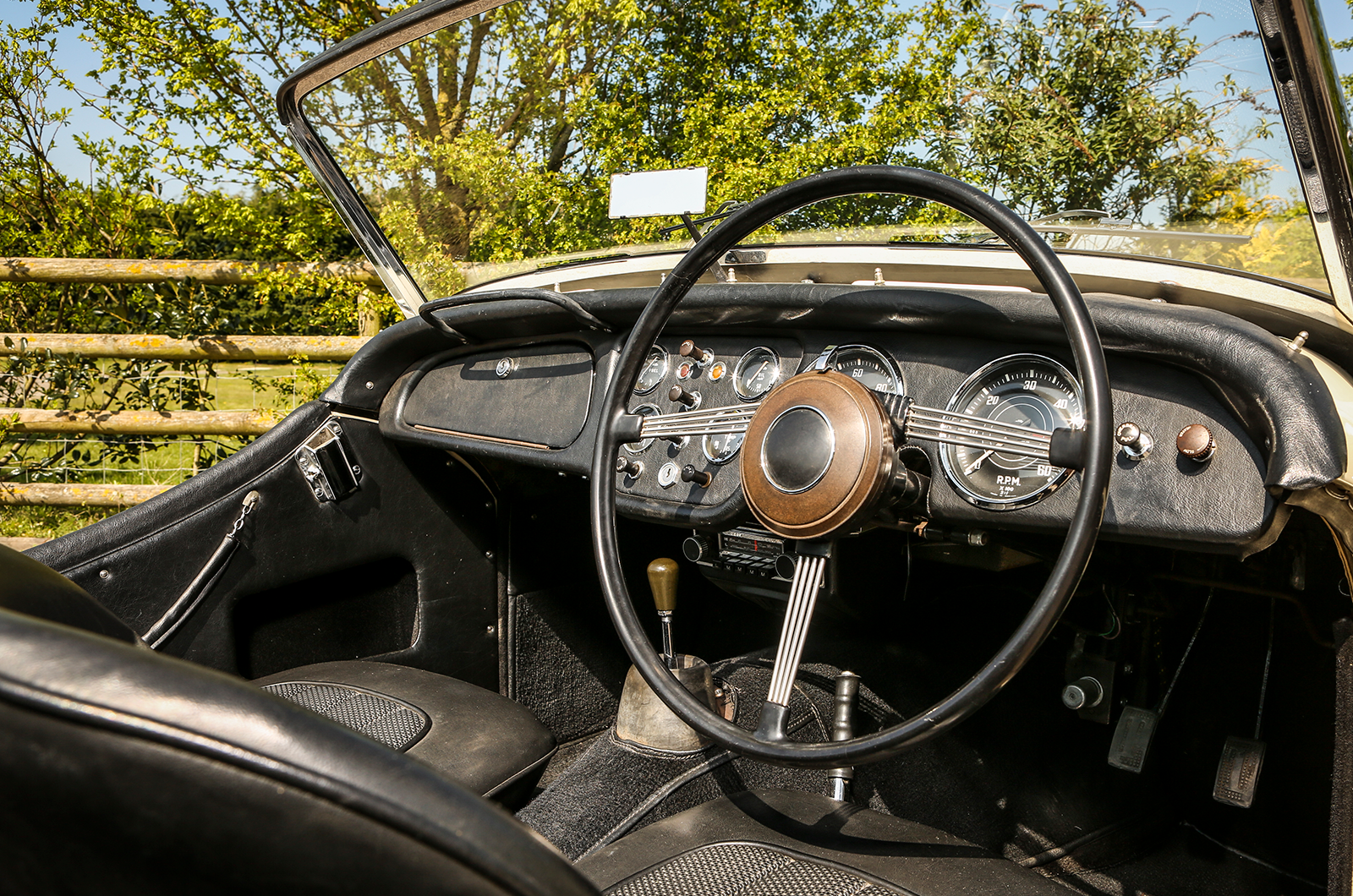 Classic & Sports Car – Triumph TR2 vs Swallow Doretti: genetic engineering