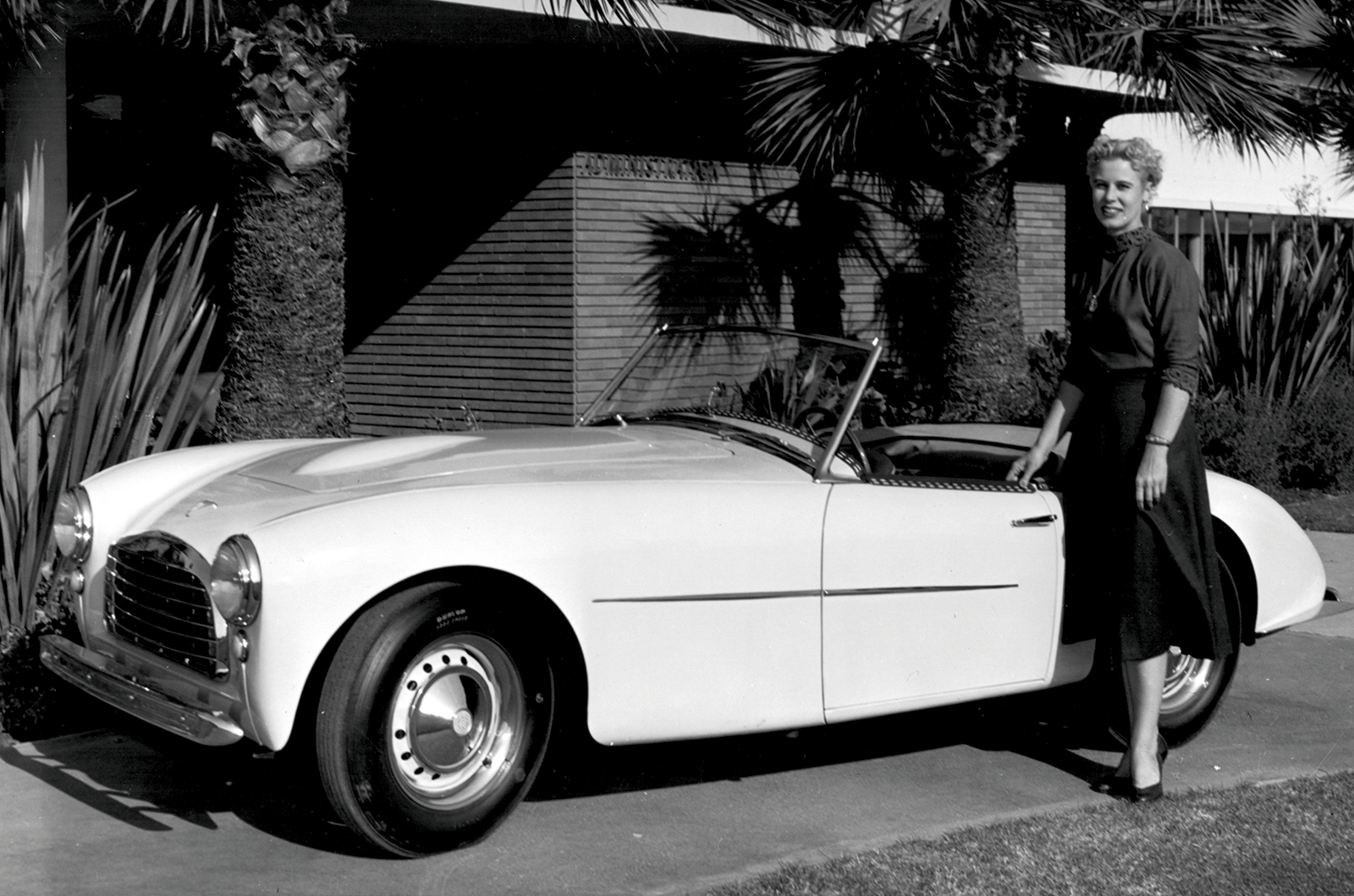 Classic & Sports Car – Triumph TR2 vs Swallow Doretti: genetic engineering