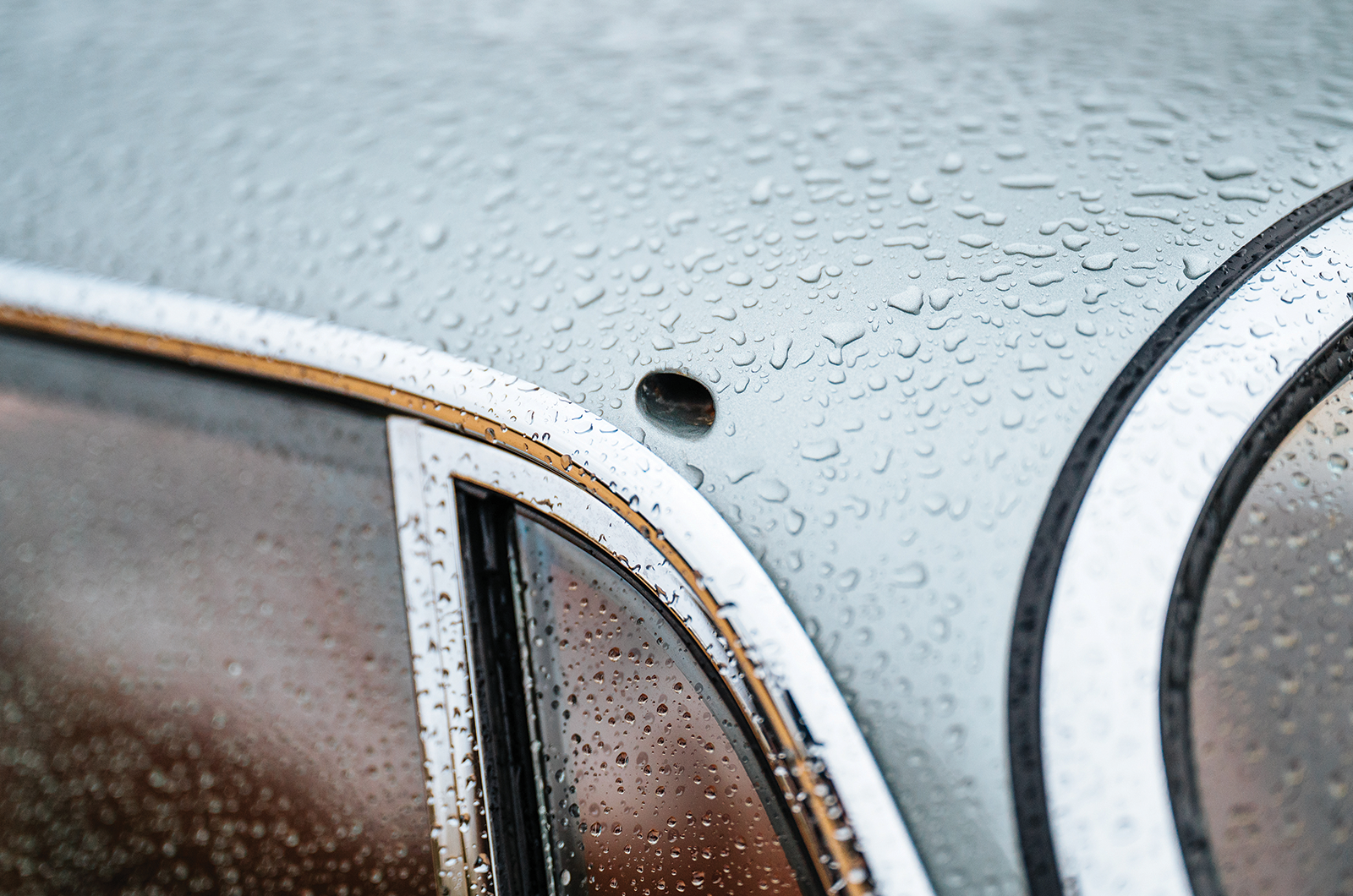 Classic & Sports Car – Alfa Romeo 2000 Sprint vs Bristol 406: the connoisseur’s choice