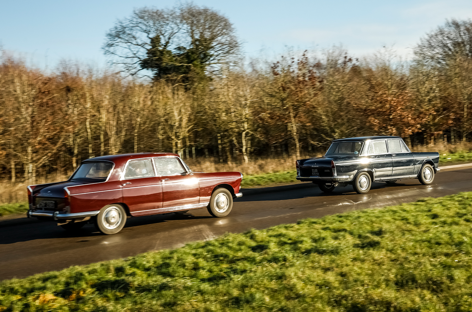 Classic & Sports Car – Fiat 1500L vs Peugeot 404: the shape of things to come