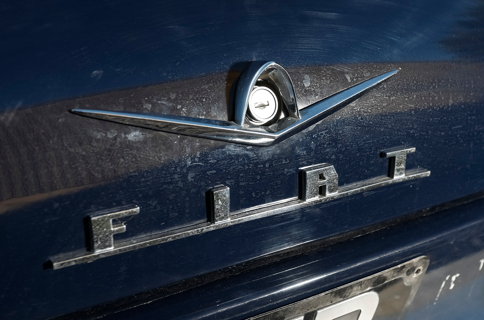 Classic & Sports Car – Fiat 1500L vs Peugeot 404: the shape of things to come