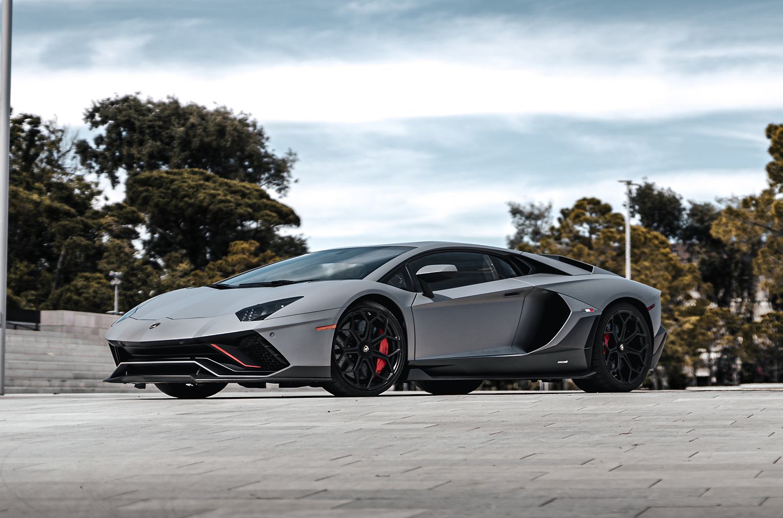 Classic & Sports Car – Lamborghini Espada S3 vs Aventador Ultimae: the Bull’s last fight