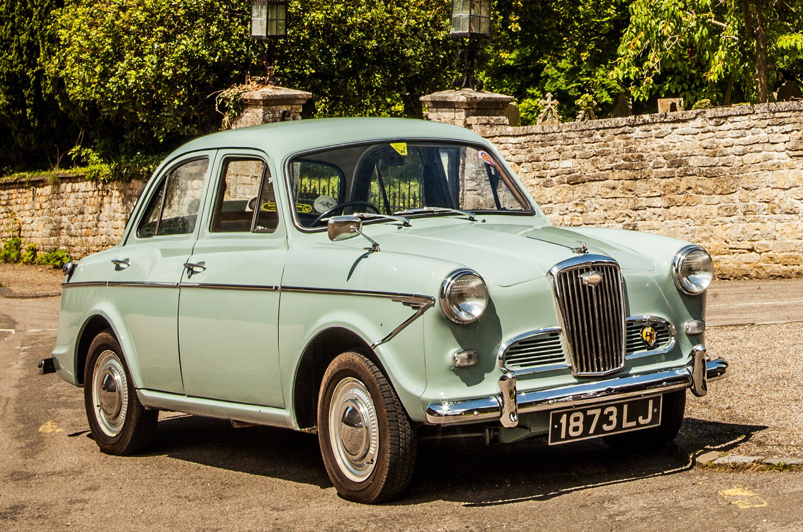 Classic & Sports Car – Wolseley 1500 vs Singer Gazelle: middleweights for middle England