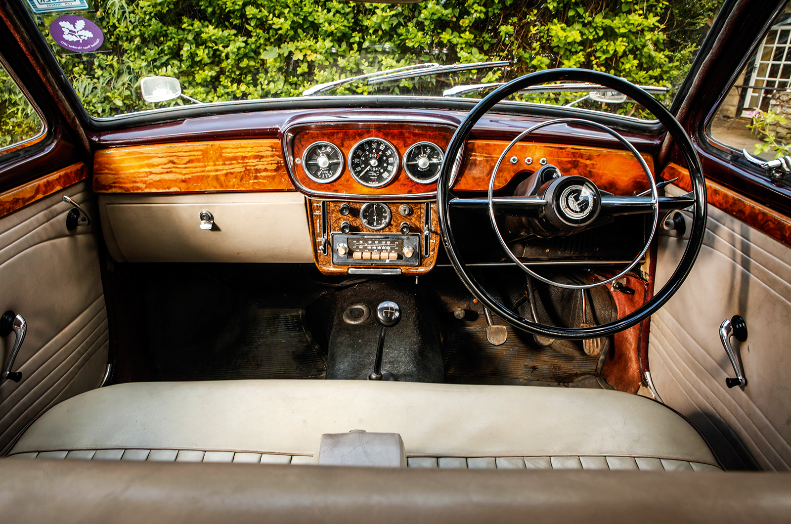 Classic & Sports Car – Wolseley 1500 vs Singer Gazelle: middleweights for middle England