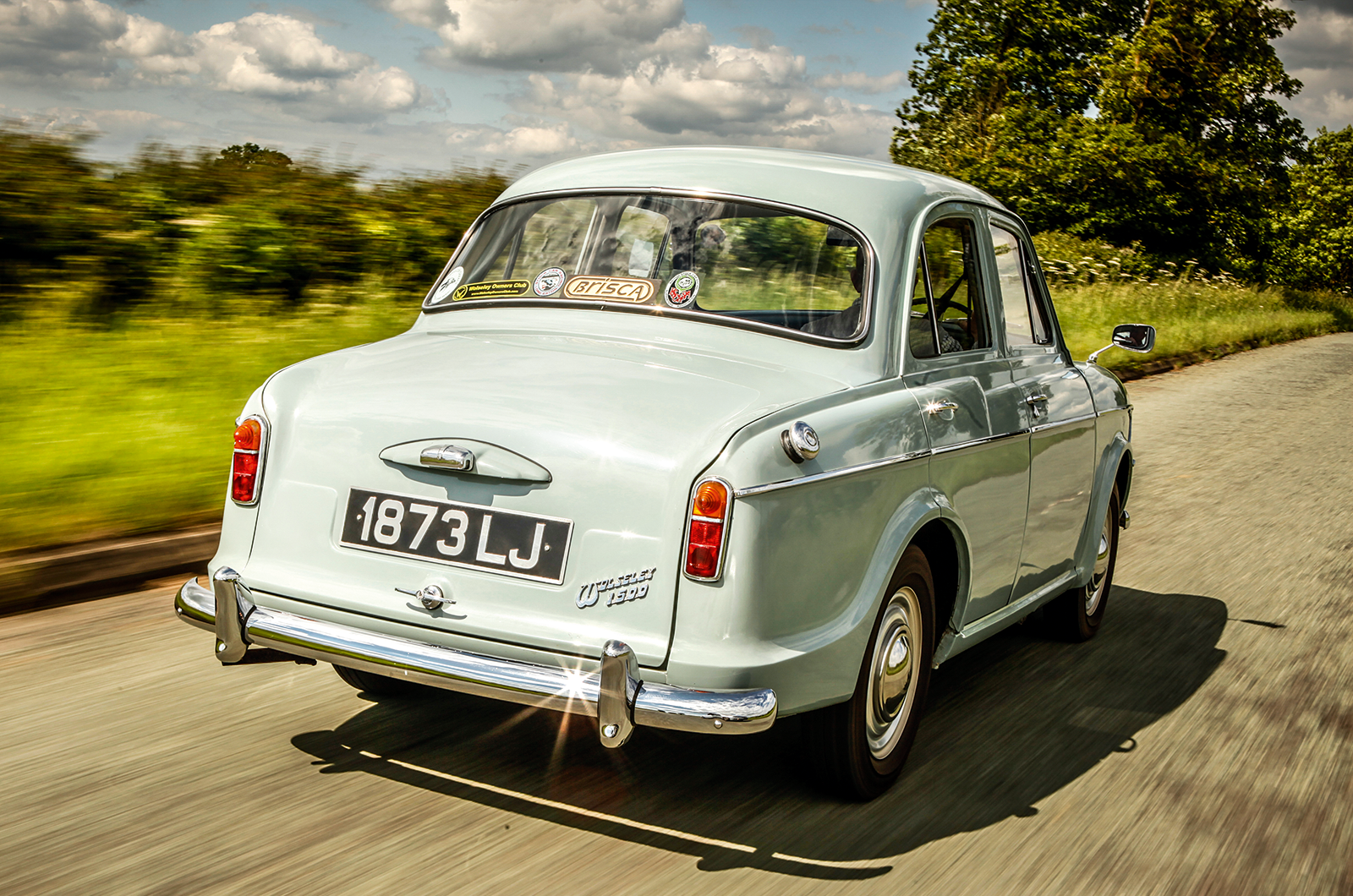 Classic & Sports Car – Wolseley 1500 vs Singer Gazelle: middleweights for middle England