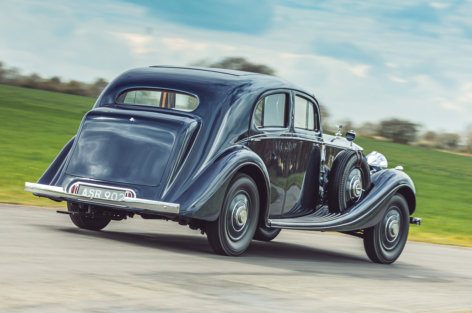 Classic & Sports Car – Rolls-Royce Phantom III: excellence at all costs