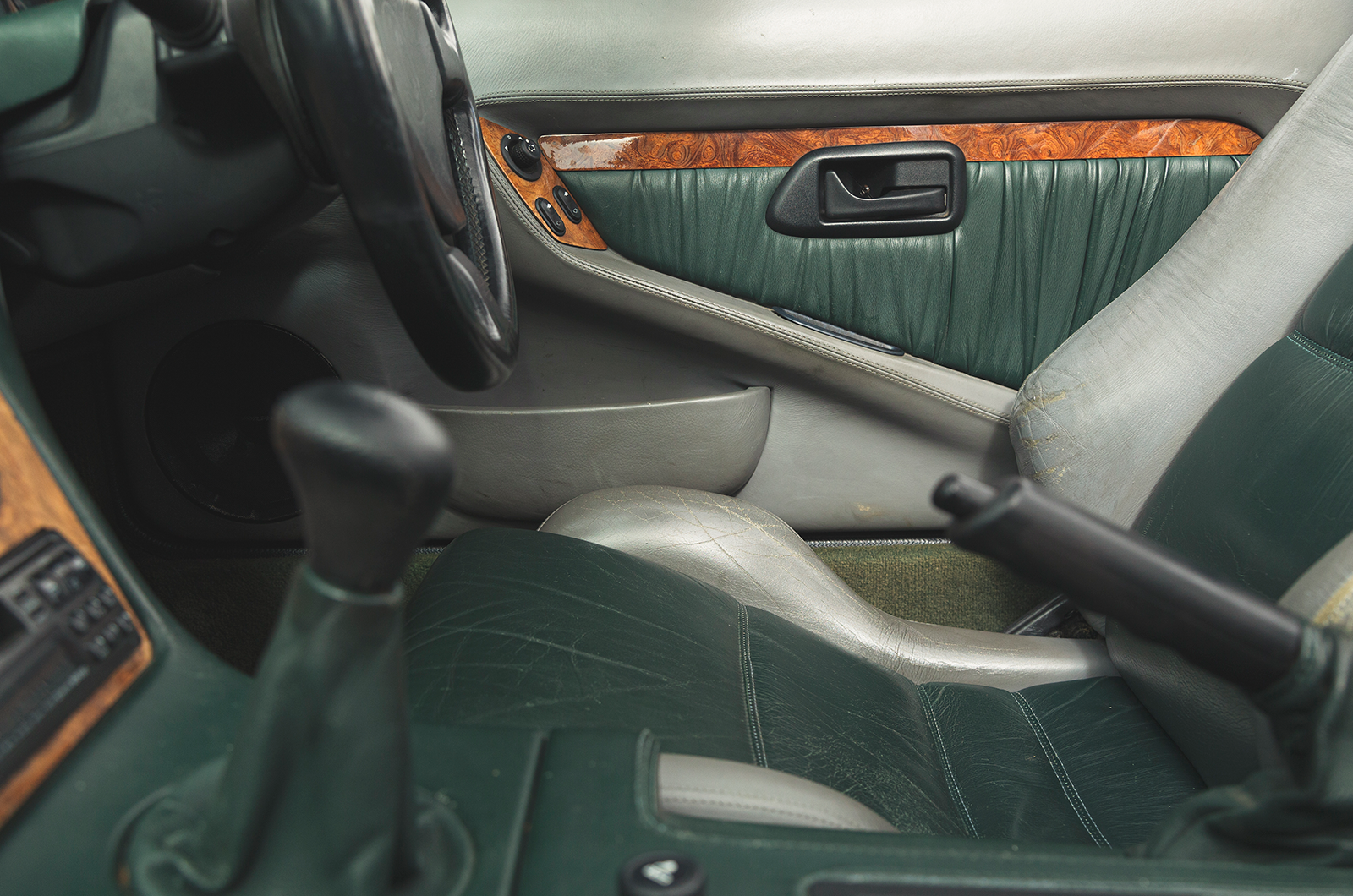 Classic & Sports Car – Mercedes-Benz 500SL vs AC Brooklands Ace: resolved roadsters