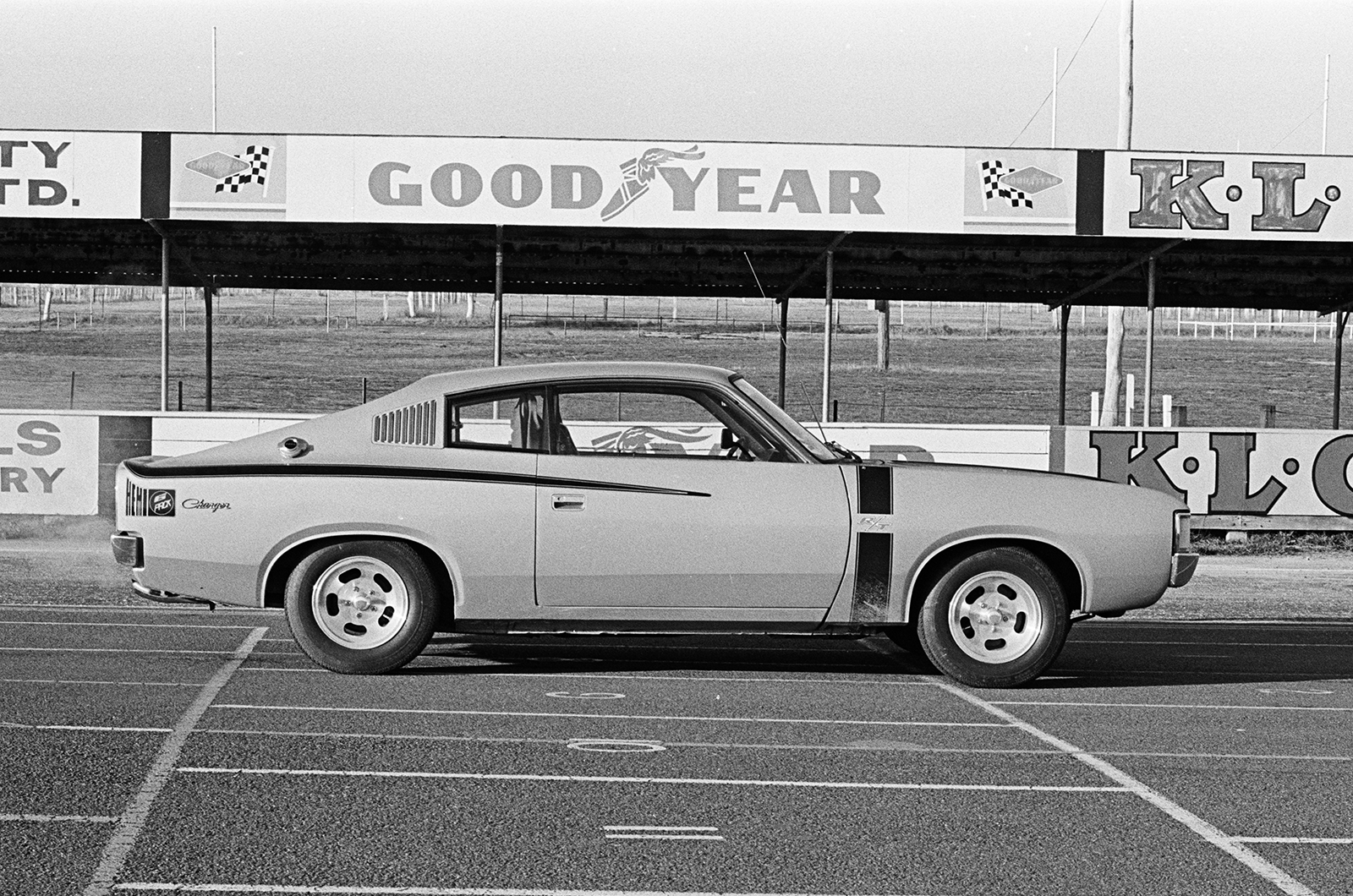Classic & Sports Car – Reliving a charge across Australia in a Chrysler muscle car