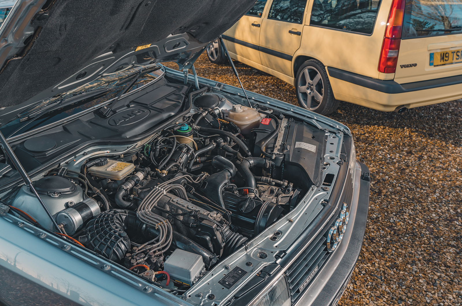 Classic & Sports Car – Audi 200 Avant quattro vs Volvo 850 T-5R: race-bred estates