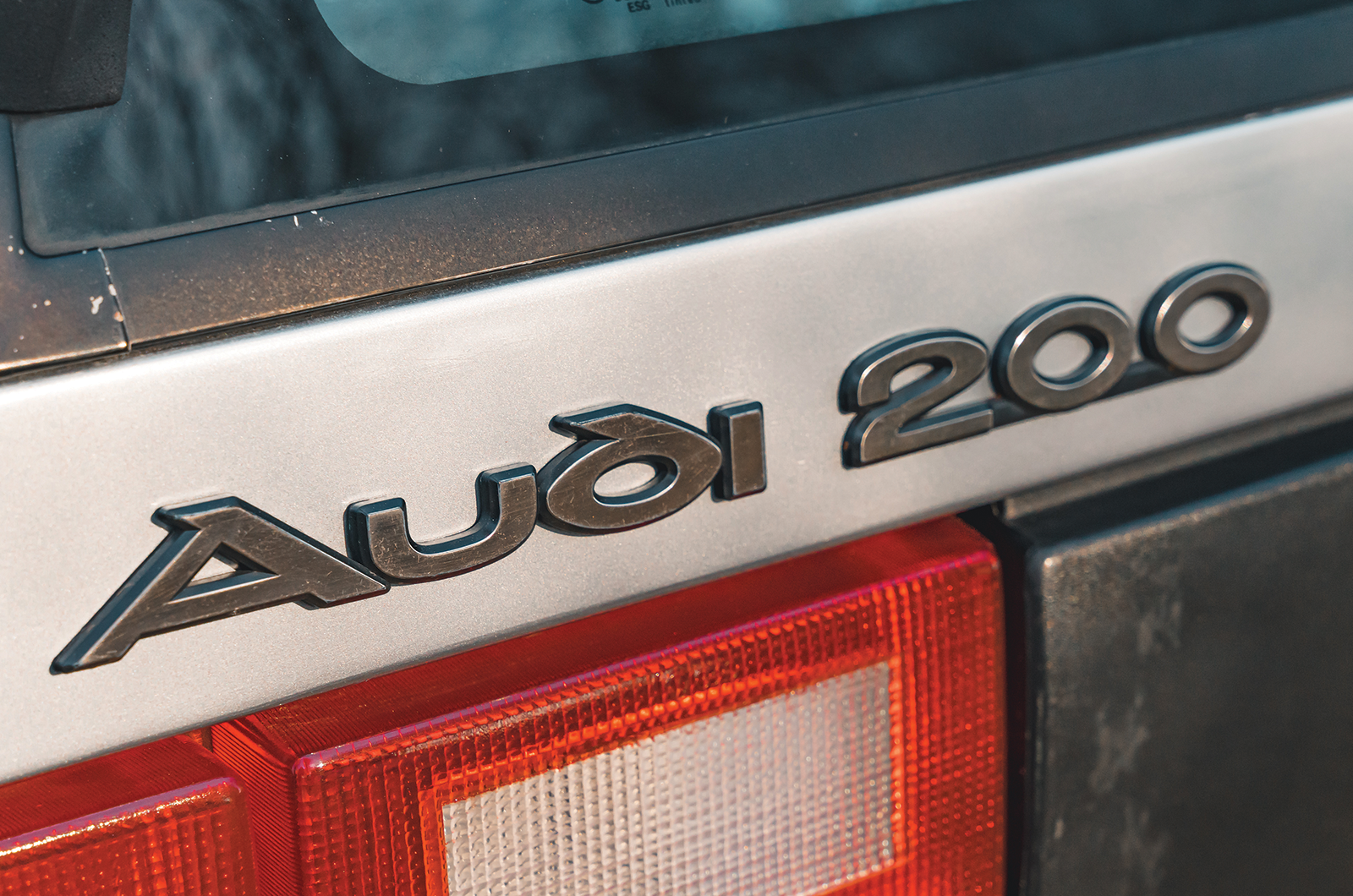 Classic & Sports Car – Audi 200 Avant quattro vs Volvo 850 T-5R: race-bred estates
