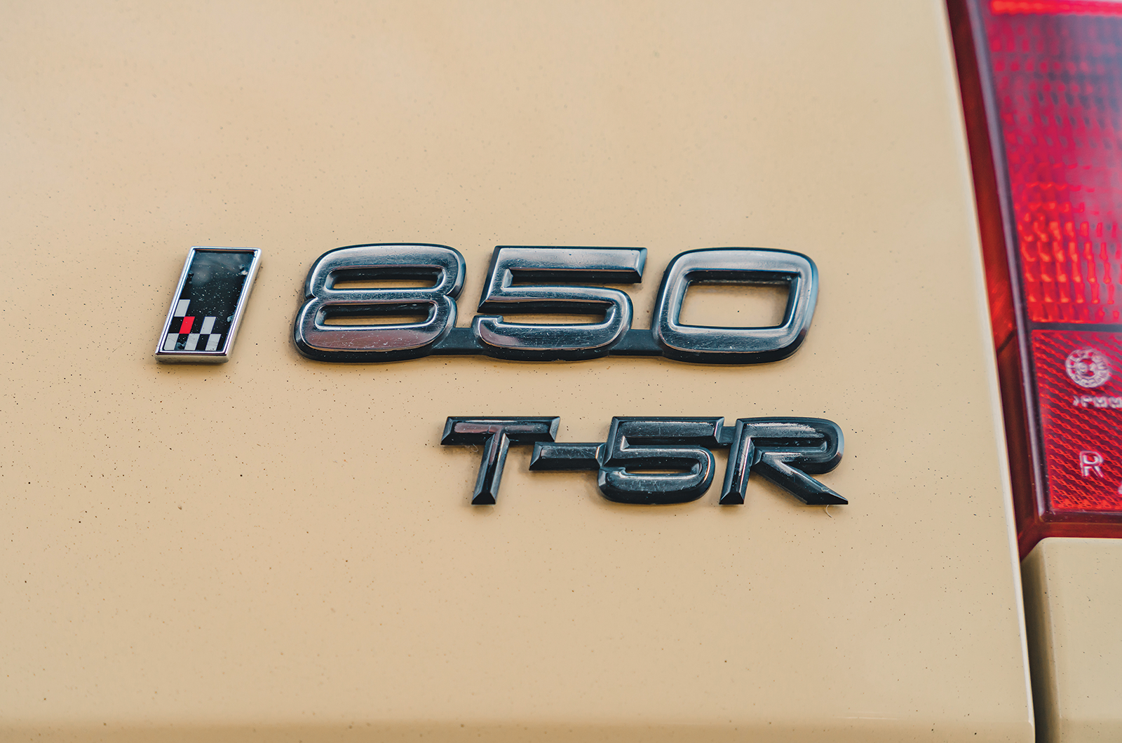 Classic & Sports Car – Audi 200 Avant quattro vs Volvo 850 T-5R: race-bred estates