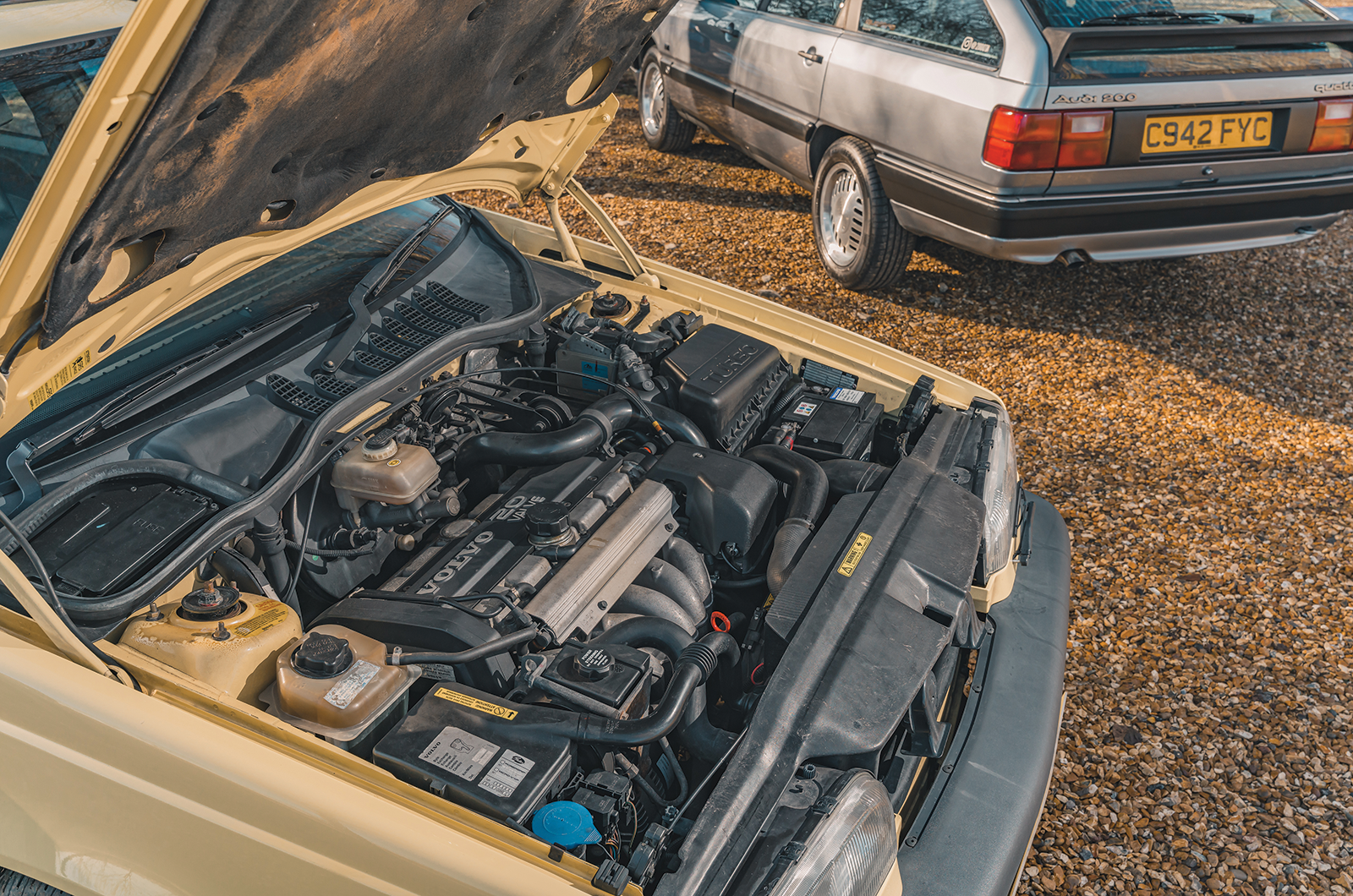 Classic & Sports Car – Audi 200 Avant quattro vs Volvo 850 T-5R: race-bred estates