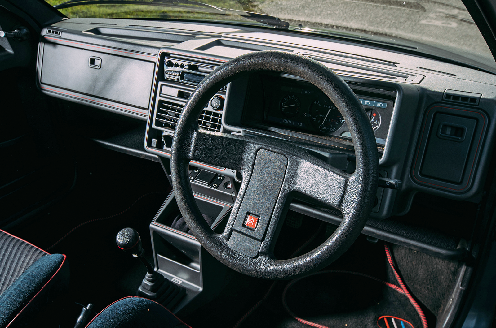 Classic & Sports Car – Peugeot 205 Rallye vs Citroën AX GT: French featherweights